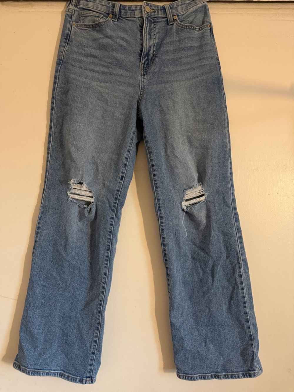 No Boundaries Women's Light Blue Straight-Leg Ripped Jeans